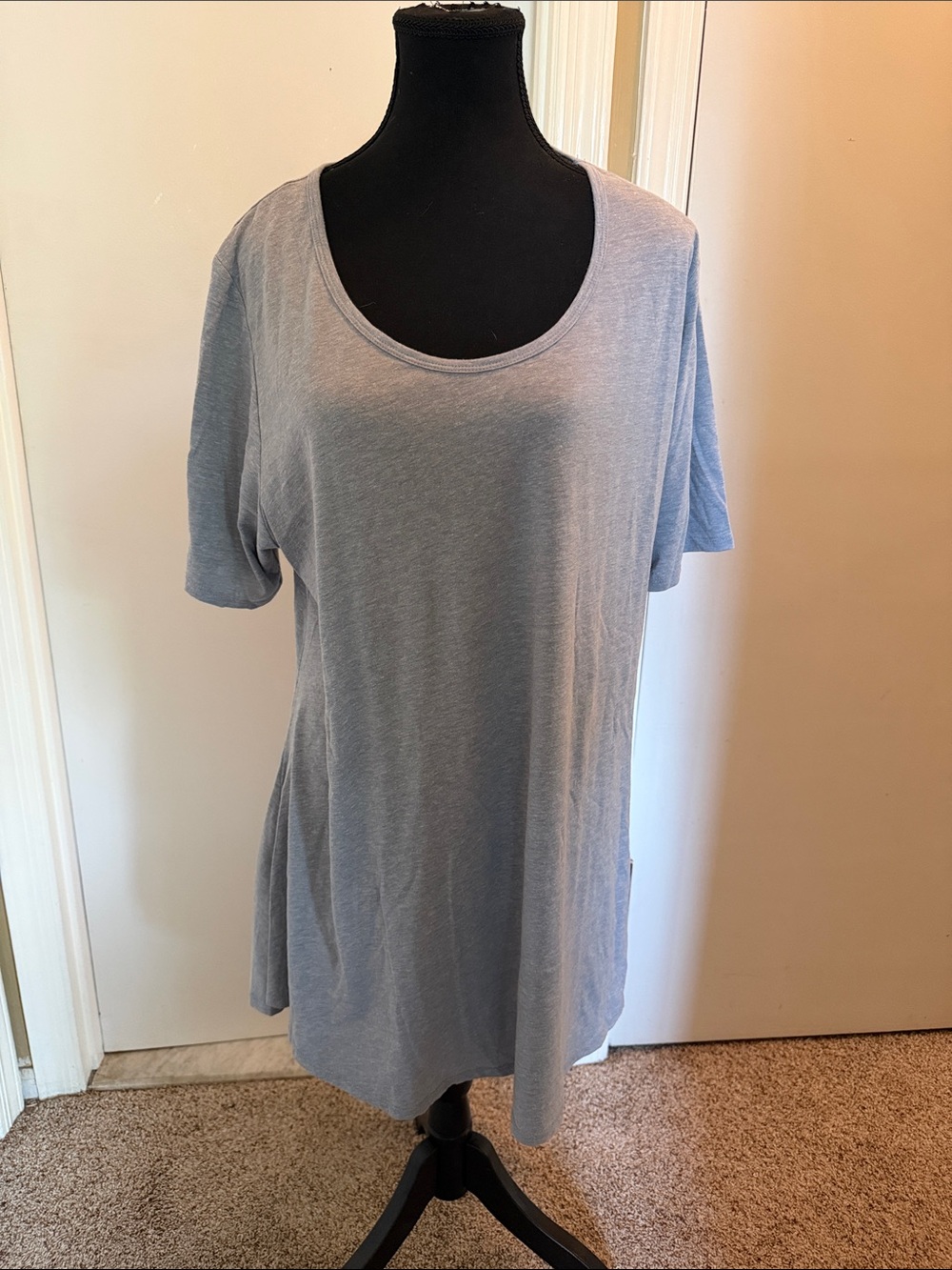 Short Sleeve Scoop Neck Tee